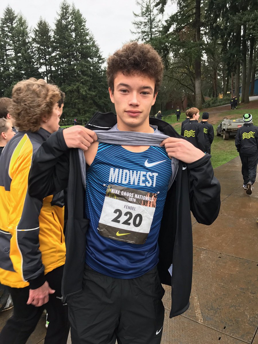 dtmack's tweet photo. 1 hour till go time! Lots of Midwest love. Go @SandburgCC @dgnxcandtrack & @GabeFendl #NXN16 #MidwestAction https://t.co/bQV00ZW4eD