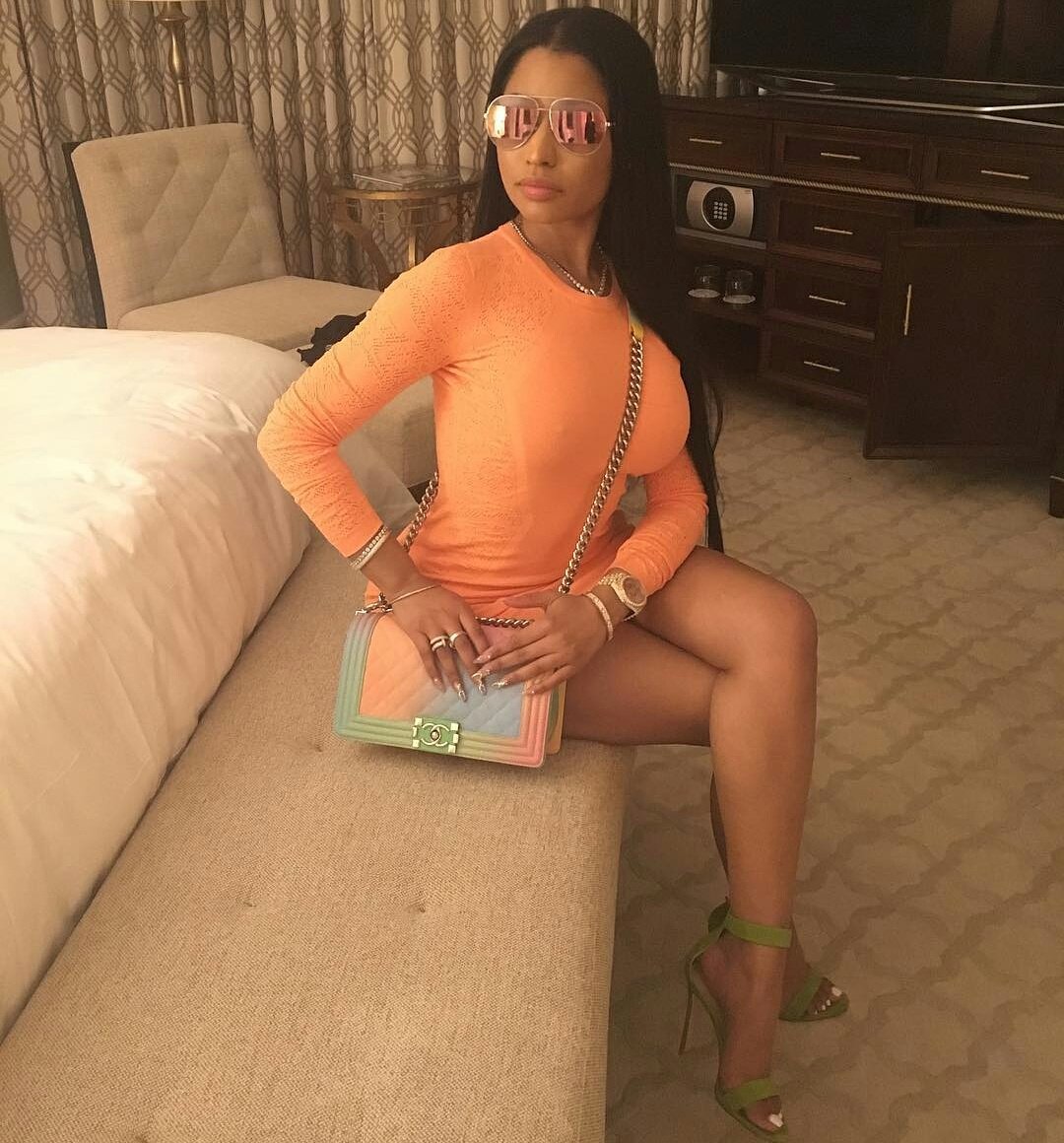 NieceBaee's tweet photo. @NICKIMINAJ Do you mind Nicki if i my edges snatched?? 😩😍😍😍 https://t.co/f7wXo8YyqU