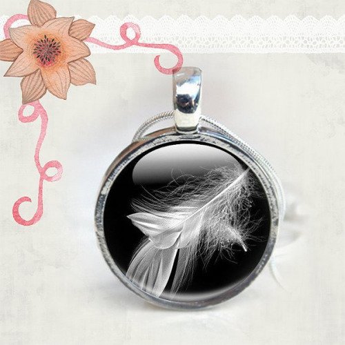 Remember that you are free to be you with this feather pendant available in my Etsy shop.buff.ly/2gSYPkb
#supp…