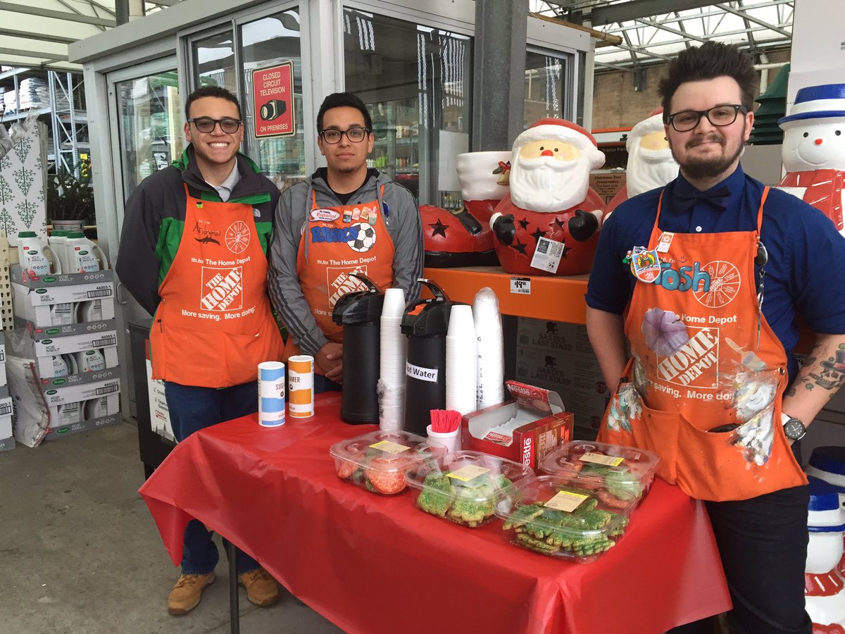 JuanitaQ1's tweet photo. Creating emotional connections with our customers in garden at 2727 https://t.co/5w63n24rWX