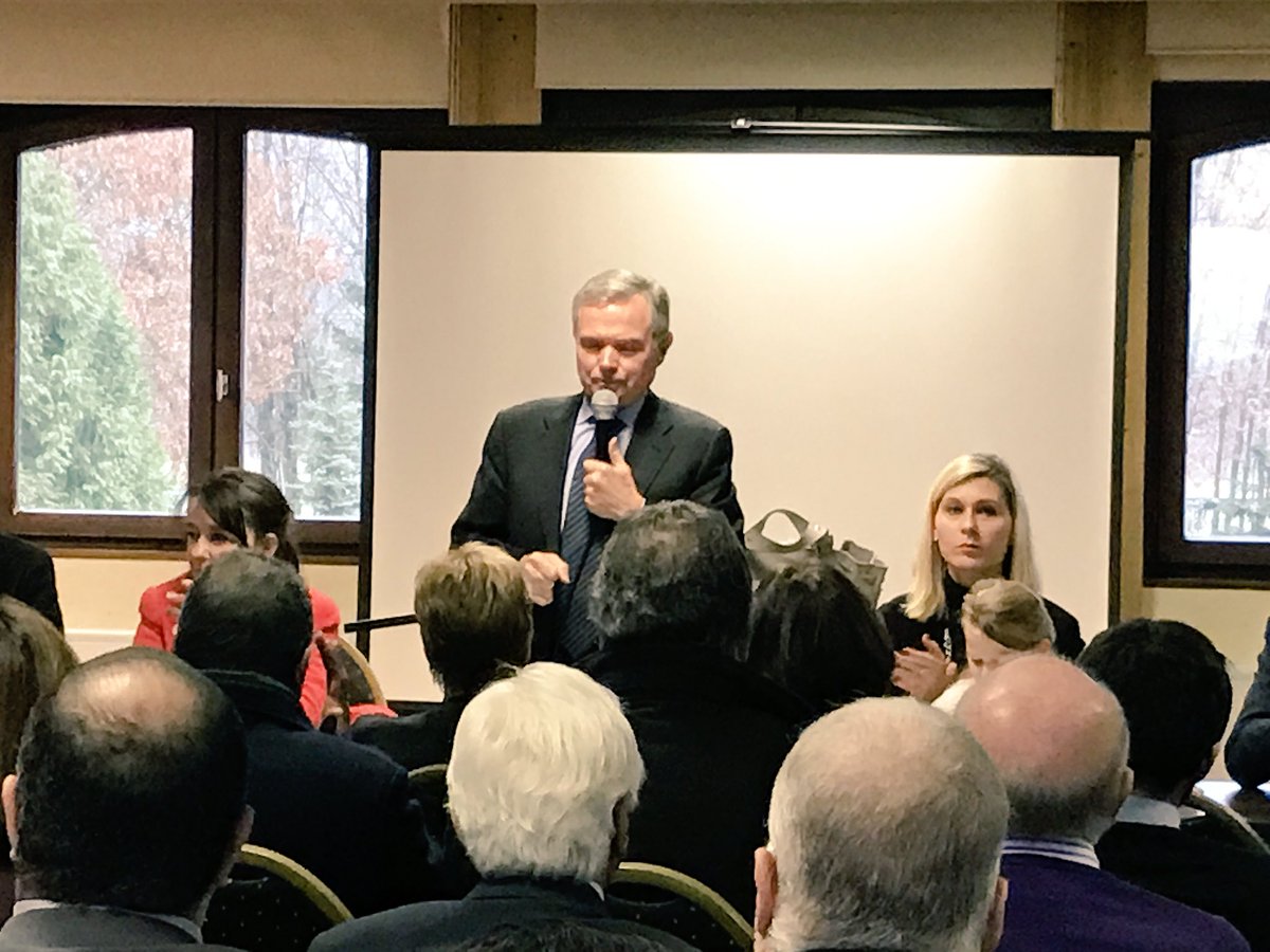 fbenoit74's tweet photo. #unitée #rassemblement #travail avec @Fillon2017_fr sont les maîtres mots au lendemain de la primaire lors du comité départemental #LR74 https://t.co/P0Qqn1q0I7