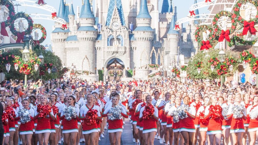 Just another magical day at the #VarsitySpiritSpectacular ! ✨🎉