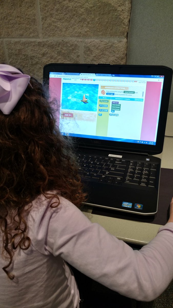 LBlearns's tweet photo. Girls code like a boss. #txstmake #HourofCode https://t.co/CVhguI4wKm