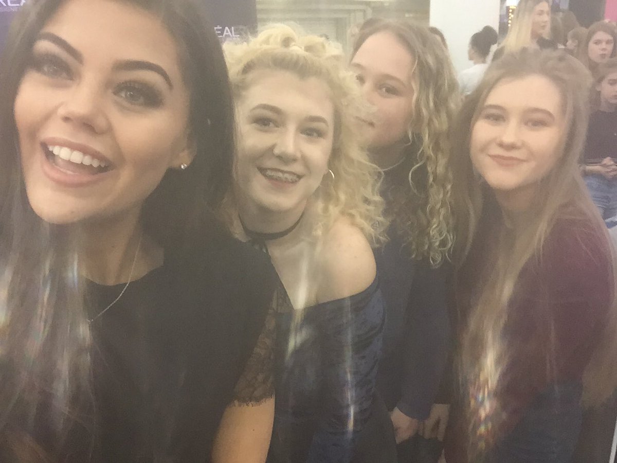 MPlaitSquadd's tweet photo. 3 of us met em today!! 💜💜 @itsemiweavs @badlandolan @GracieMarie004 @EmilyCanham https://t.co/3LiSxrZwI5