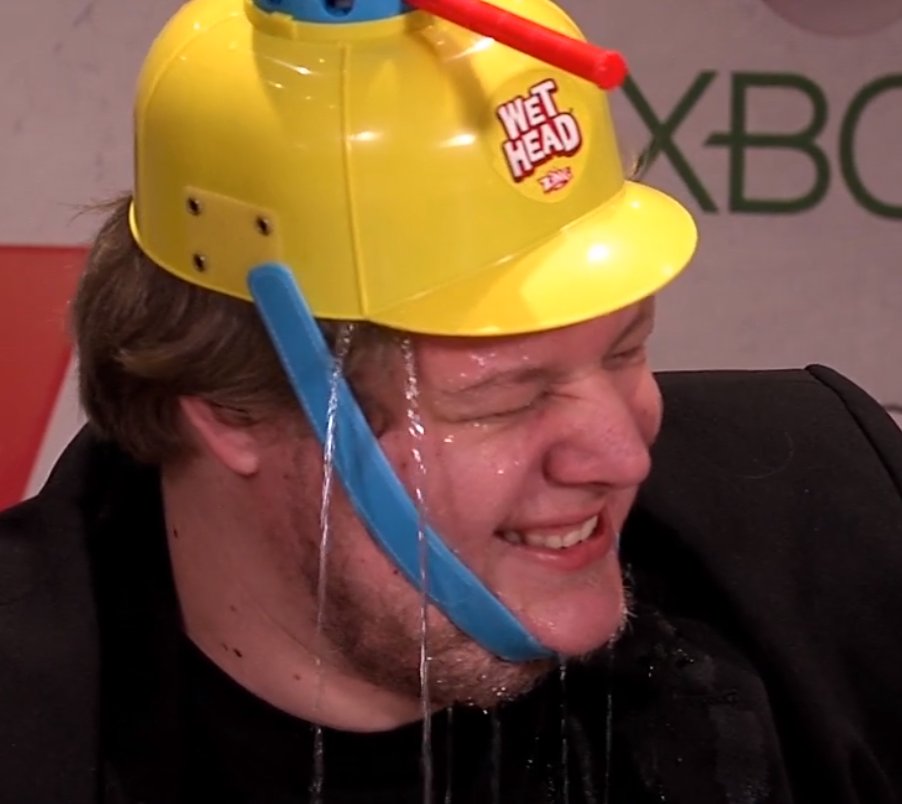IkakaSias's tweet photo. Cry me a river @Br4mm3n :D #friendlyfire2 https://t.co/O5Cmz1rTwe