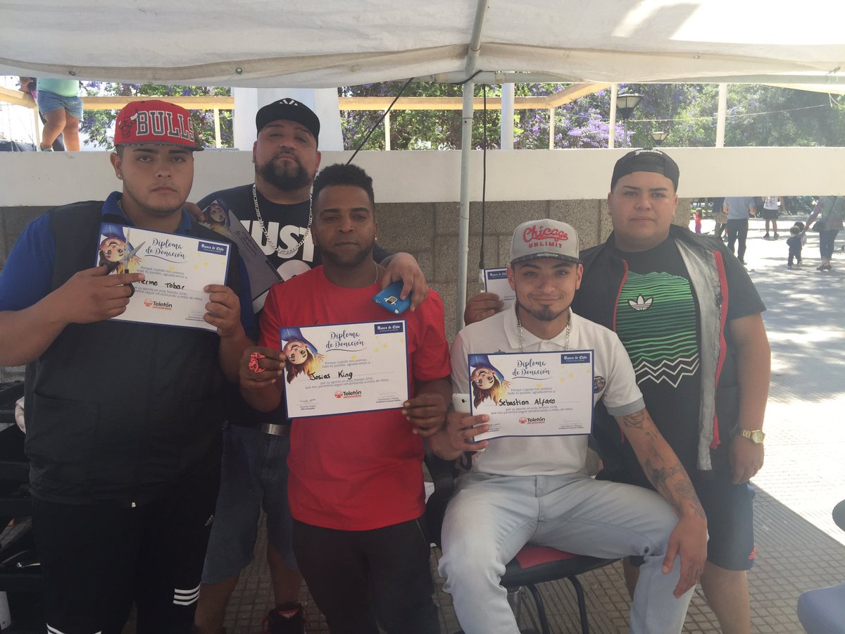 TeletonO's tweet image. Peluqueros y barbería de Galería azul de Ovalle aportarón con su arte y donan $120.000 a @Teleton #ElAbrazoDeChile