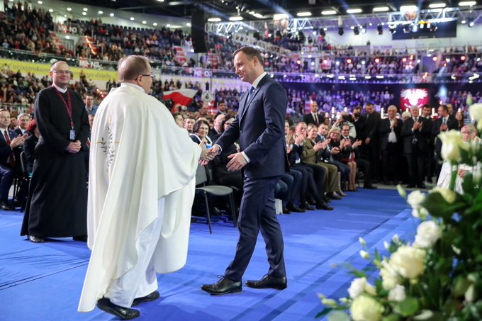 View image on Twitter