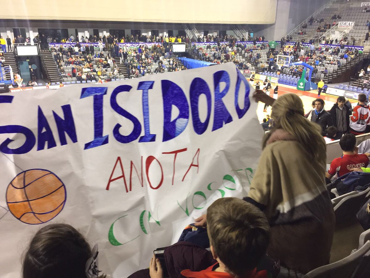 La afición isidoriana de nuevo en el Palacio de Deportes de Granada viviendo el baloncesto 🏀y animando al <a href="/FundacionCBG/">Fundación CB Granada</a> con victoria 78-72!