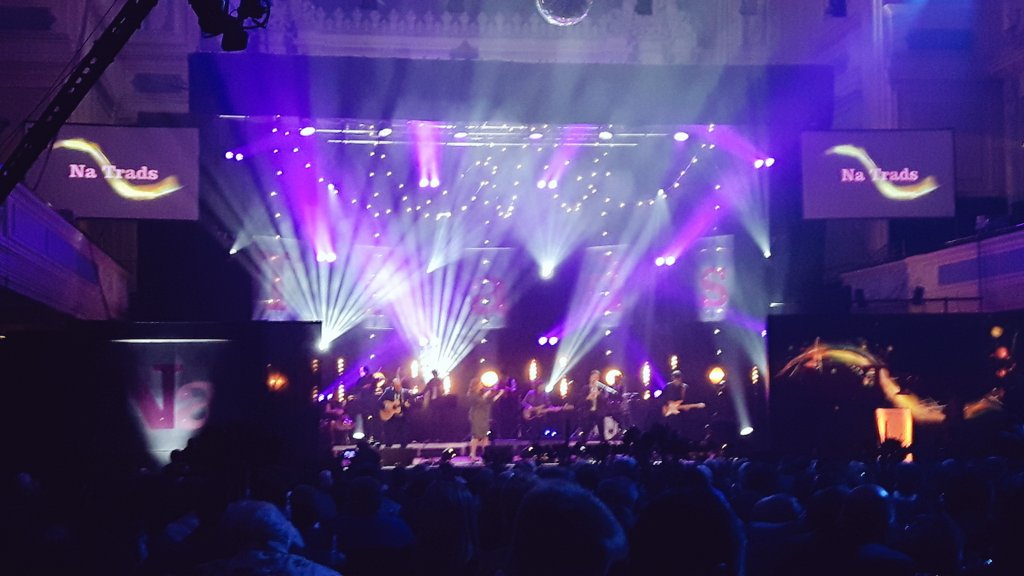 Mega opening set from the <a href="/ScottWoodBand/">Scott Wood Band</a>  <a href="/ScotsTradAwards/">ScotsTradMusicAwards</a> #NaTrads <a href="/LunasGary/">Gary Ebdy</a> lights too!