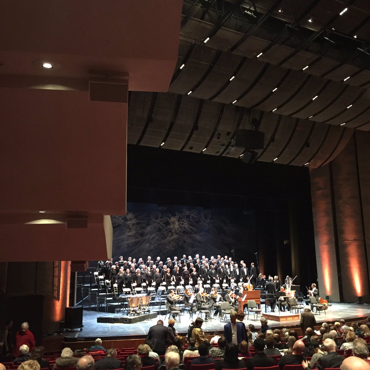 Whispaddy's tweet image. My friend Ellen and I enjoyed a beautiful performance of Handel's Messiah at the Concert Hall. There's another performance tonight....