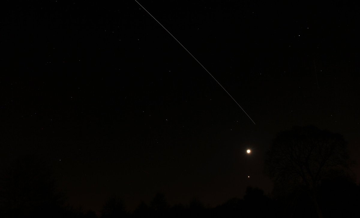 ISSWave's tweet image. RT @Brigitte_Ba: Waved at @thom_astro tonight... #Proxima #ISSwave