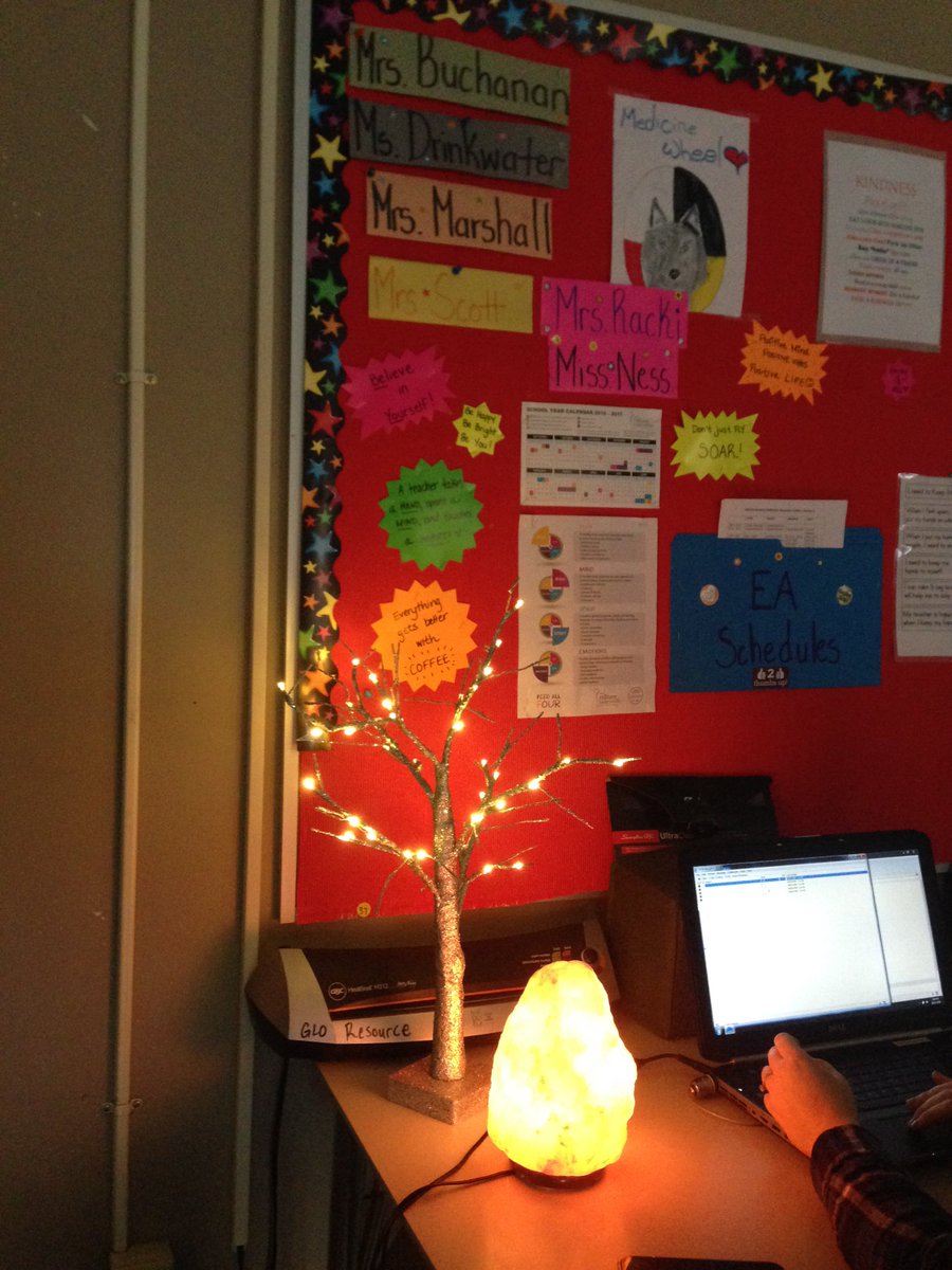 mcnay_racki's tweet photo. #TLDSBlearns #12daysoftweeting #GLO #LTOfun #i♥️myjob #gettingfestive #alternativelighting https://t.co/4YYDMPQVWA
