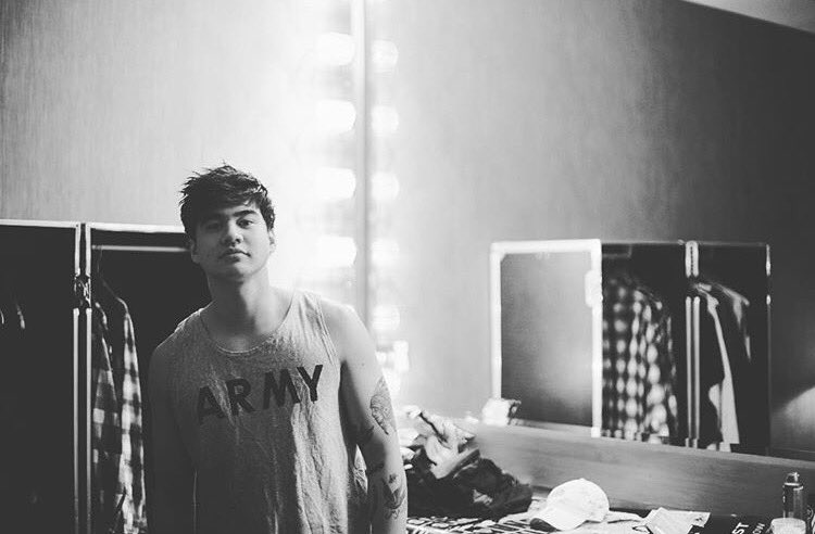 MXLIBX's tweet image. im Grayson,  I hide myself behind capital letters + black &amp;amp; white filters x