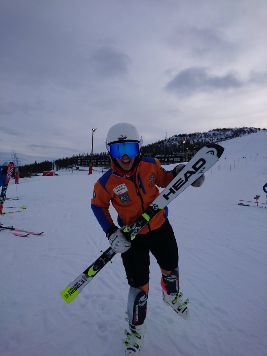 Volvemos a casa después de dos semanas de entrenamiento muy positivas y mis dos primeras carreras fis hechas! 💪💪⛷️⛷️