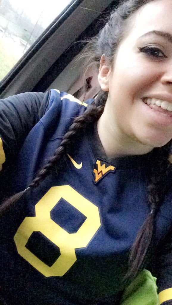 KatlyneRivera's tweet photo. Go mountaineers !!! 💙🏈💛 #wvimlovinit https://t.co/L8DjZVspqA