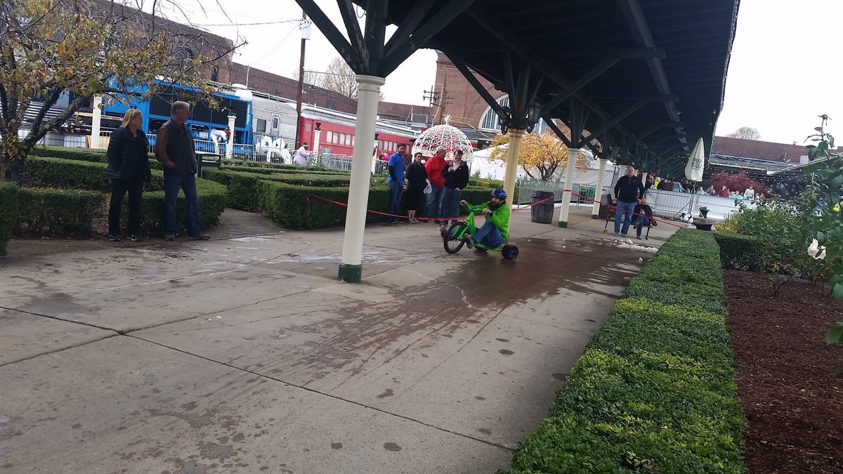 eatsipwalk's tweet photo. Big wheel races @ChattChooChoo @24xmain https://t.co/j4TiHZK3XR