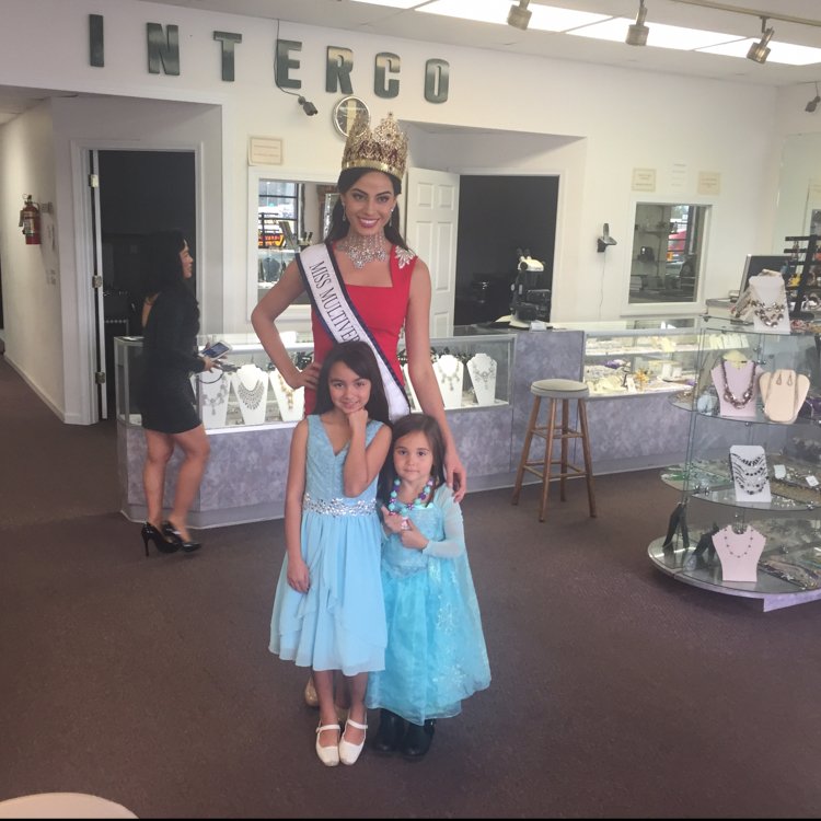 WTVYNews4's tweet image. Dothan is graced with a queen as the 2016 Miss Multiverse visited Interco Coin and Jewelry.