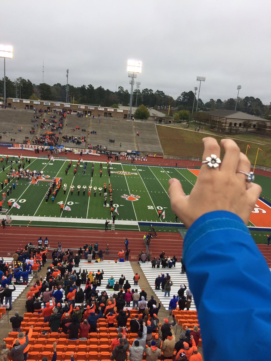 ambertreybig's tweet photo. Eat em up!! #gosamhouston #EatEmUpKats #FCSPlayoffs https://t.co/mkkloxVvuK