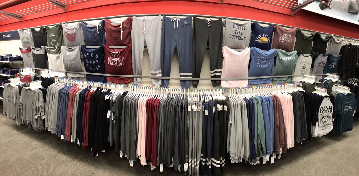 Amanda_SRTL_258's tweet photo. Creating guest shop-ability and visibility on our back walls! #styledbyAnR @jhowells81 @JOrtega0 @Robert_VML_T258 @John98Munoz @jessie_tgt https://t.co/oqksvQImGZ