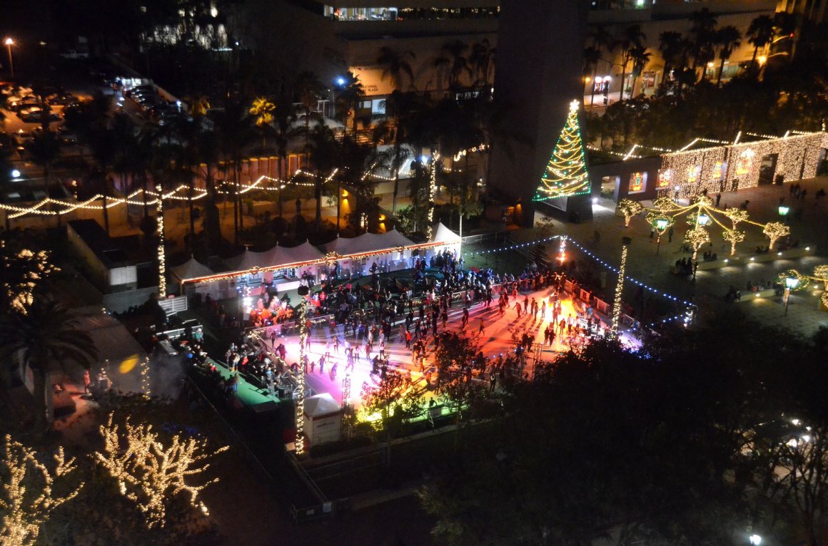 XploreLA's tweet photo. #Holiday Ice Rink Pershing Square #LosAngeles @HolidayRinkDTLA https://t.co/NJBk6G6Uc4 https://t.co/LiNN36LFmG