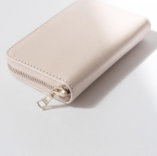 Amsterdam-based brand L.W.A. Studio designs premium wallets with a minimal and timeless aesthetic. #leathergoods #quality #craftsmanship