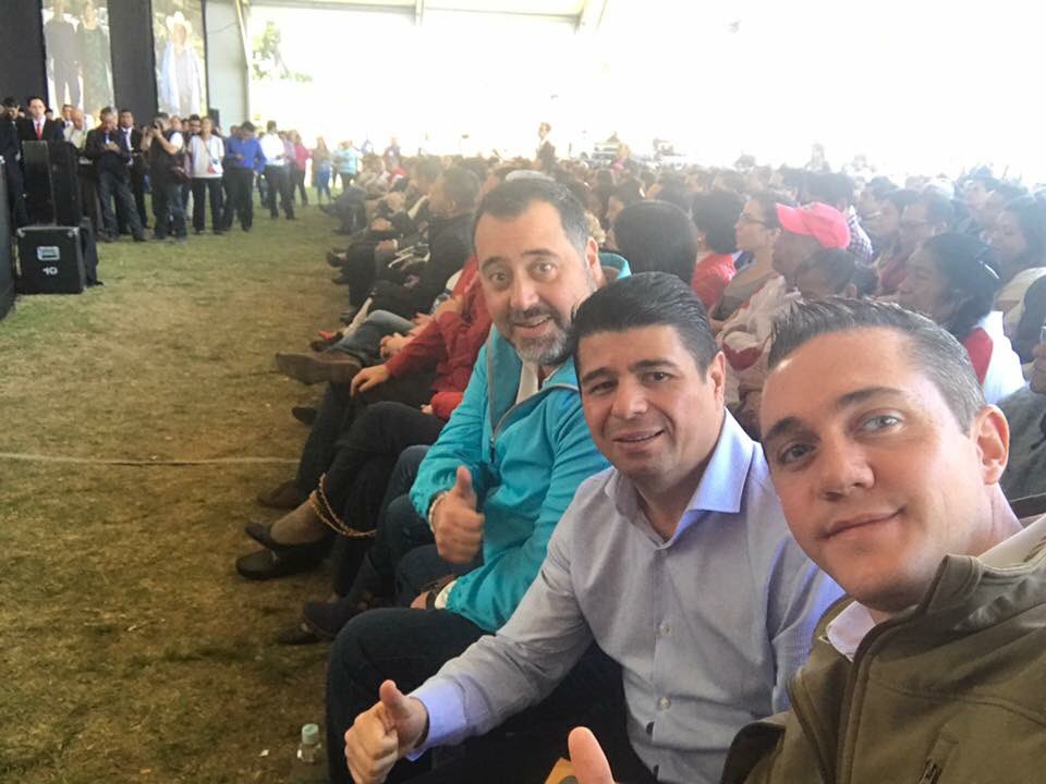 AdrianRubalcava's tweet photo. En #MilpaAlta acompañando a mi amiga, Dip Presidenta en su informe de Actividades @Mariana_Moguel Felicidades! @IBetanzosMTDF @Tonatiuh73 https://t.co/N6rP57JDhg