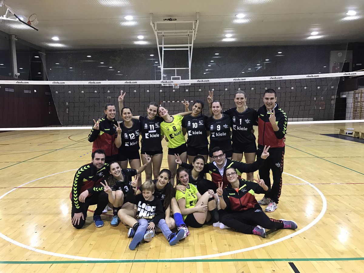 voleykiele's tweet photo. Gran Victoria la primera de PRIMERA ... el comienzo de muchas #SiSePuede #MeGustaMiEquipo #APorEllas @CVNuevaCastilla 1 - @voleysocu 3 https://t.co/Va87IKNBrP