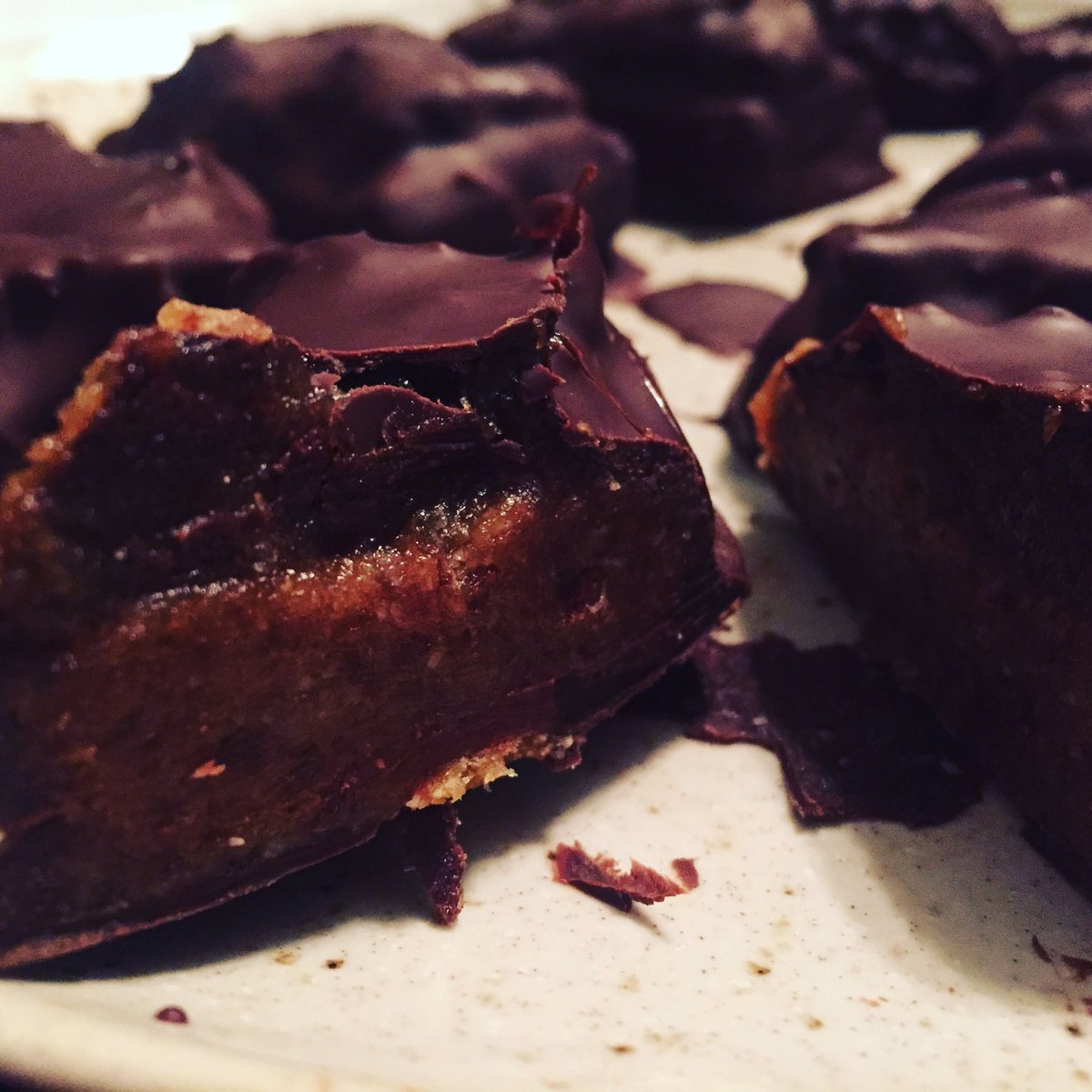 bethlaurenze's tweet photo. #dessert done right #vegan #milkywaybars https://t.co/VgeeIULGrs