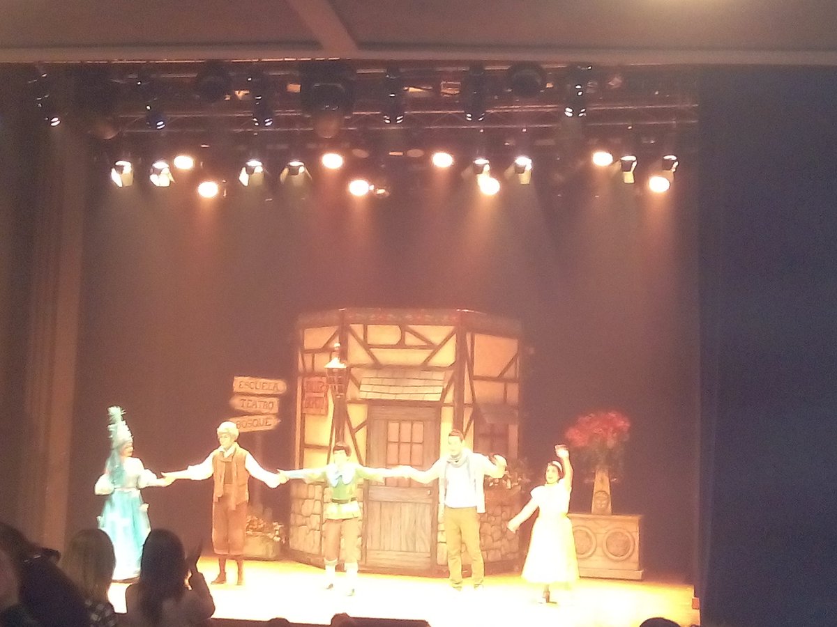 manolodd's tweet photo. Saliendo del musical de Pinocho en el teatro Monumental de Los Santos de Maimona. ¡espectcular! Mi hija como loca. https://t.co/UJZH96LSDR
