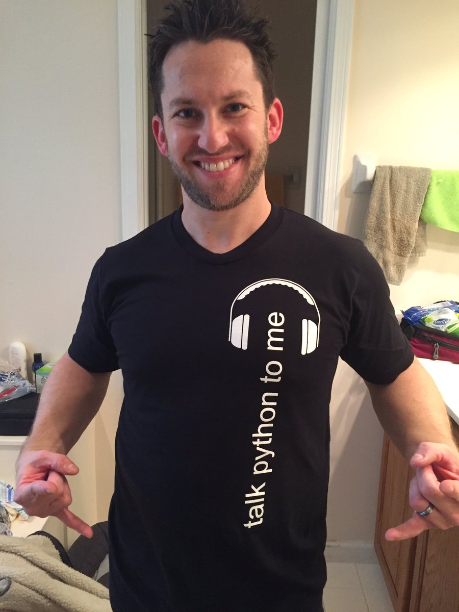 dtizzlenizzle's tweet image. Just got this sweet shirt from my new favorite podcast @TalkPython