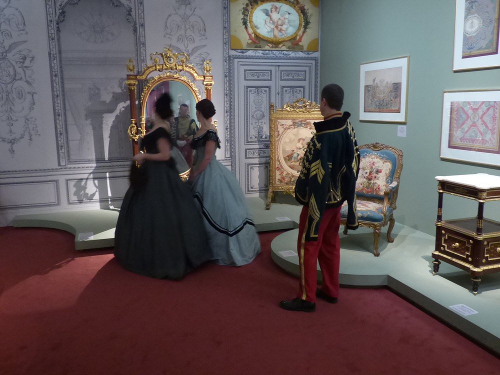 MuseeOrsay's tweet photo. Crinolines, hauts-de-forme et queues de pie... ce soir avant le bal les visiteurs sont autant #SecondEmpire que l'exposition #Orsay30ans https://t.co/pZMqW2lfUR