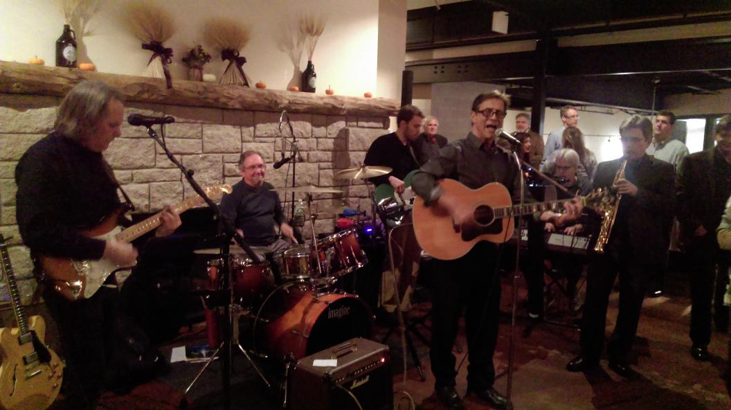 MartinezCouch's tweet photo. Ken Boroson of #BorosonArchitects showing musical skill and support for @JDRF at the @StonyCreekBeer #BrewForaCure https://t.co/mhADO9vNEt