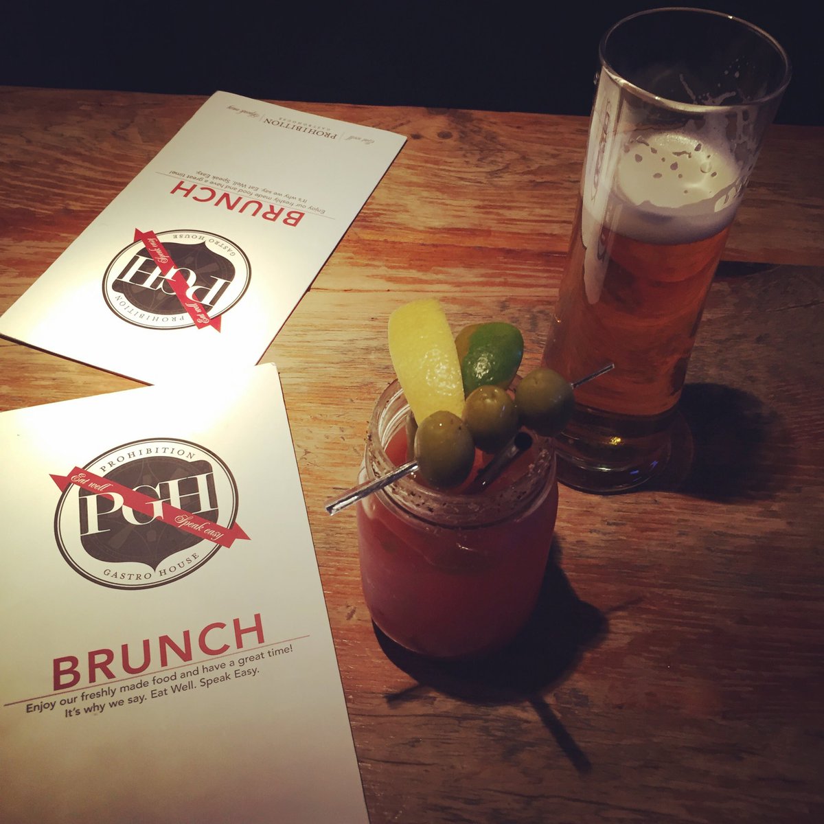 OnlyKimber's tweet photo. Was gonna spend my kidless day baking cookies but then I remembered, I have friends. #workingmom #brunch #girlfriends #Toronto #momdayout https://t.co/TAPydO5mEC
