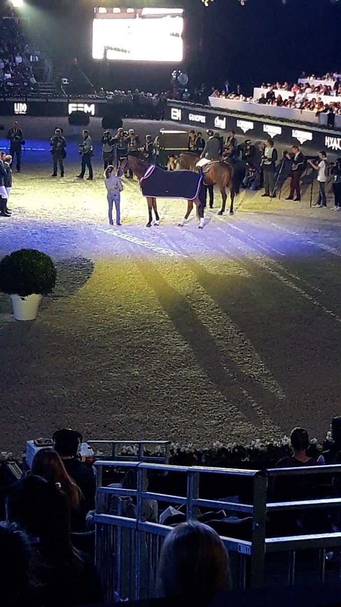 LMDCELM's tweet photo. Trop d'émotion ! Merci à ces champions 😍🐎 #LonginesMasters #ornellamail #orientexpress https://t.co/pAokvAPWez
