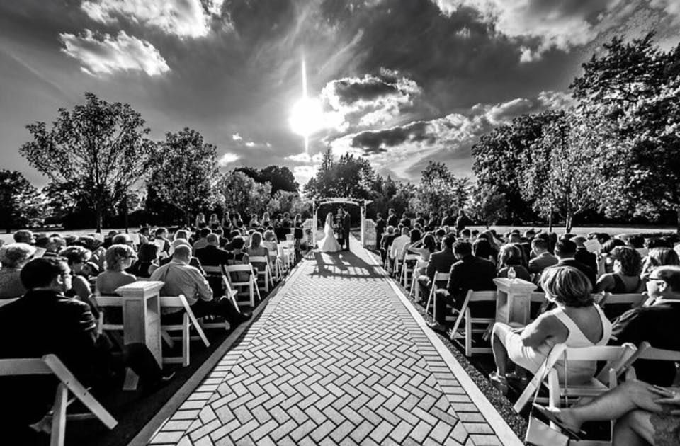 DanadaHouse's tweet photo. This shot belongs on a magazine cover.... #wedding #Wheaton https://t.co/Lxm224uXWX