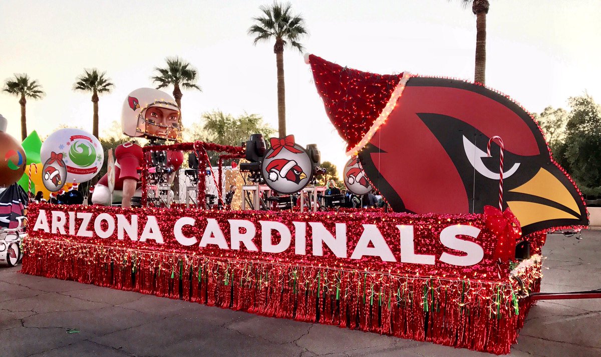 This is how we roll at the Phoenix Electric Light Parade. #BeRedSeeRed https://t.co/1DbbLPpeDb
