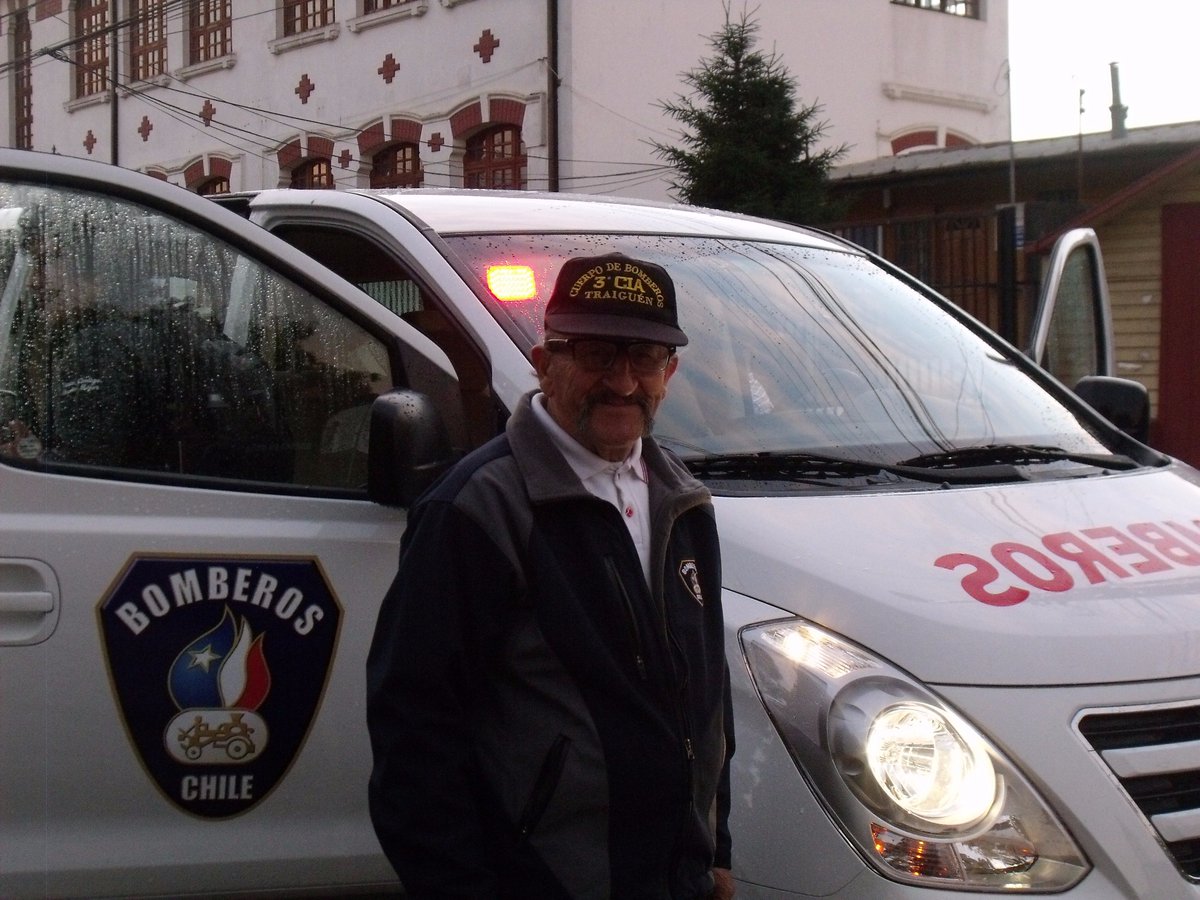 jpalfaroherrera's tweet photo. #50Años dando su vida a @bomberoschile #40 en @Bomba3Traiguen y #10 en #BomberosPuren, saludos Don #RubenHidaldo https://t.co/nKYumSbgMo