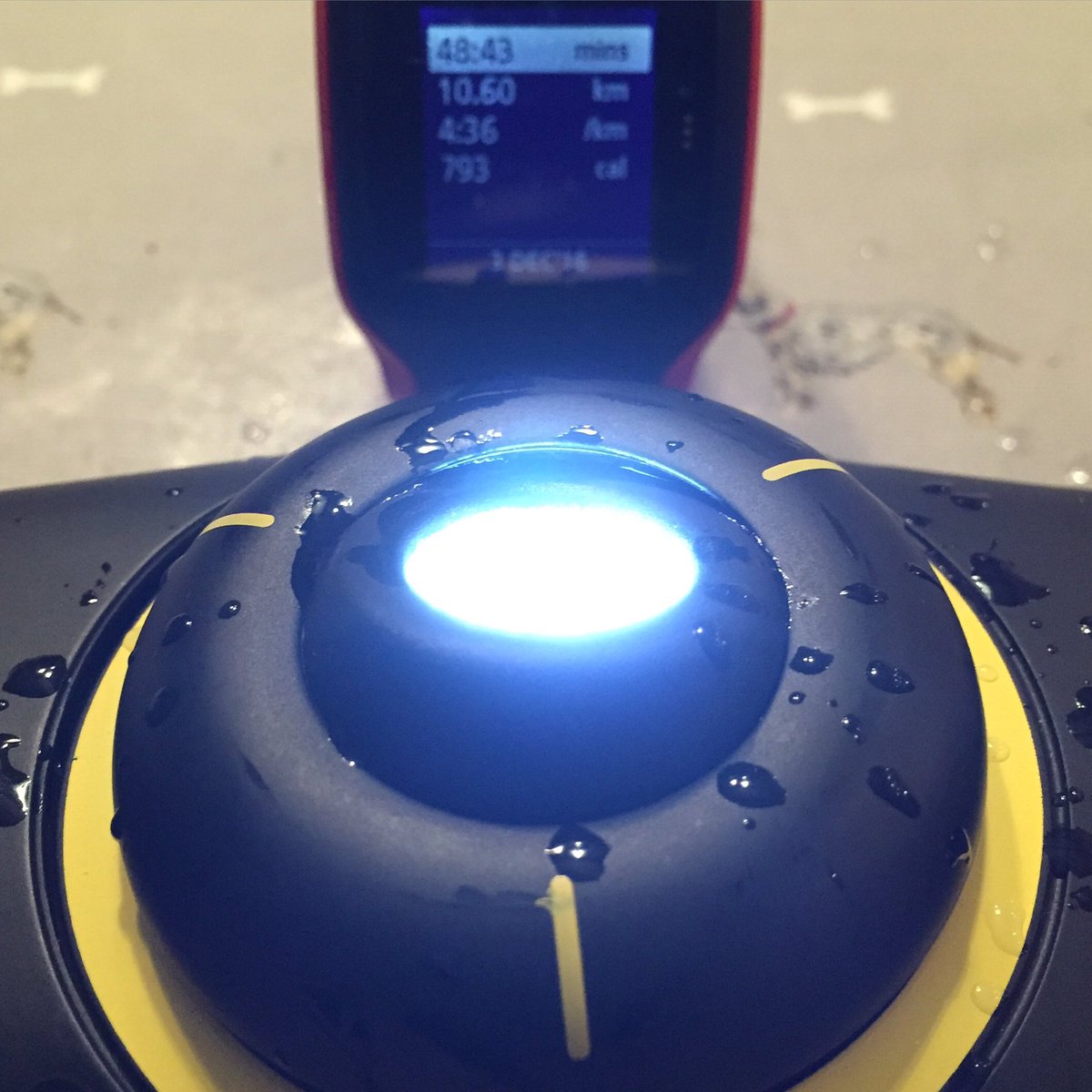bodylitegear's tweet photo. Dark nights no excuse, raining no excuse.
#roadsafety #trailrunning#crosscountry #bodylite https://t.co/BWrDD0aOqo