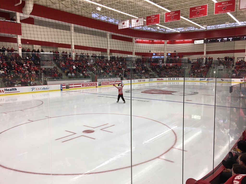 robertkehoe3's tweet photo. #bucky #labahn @UWBadgers #dropthepuck https://t.co/SV6pPxqXNa
