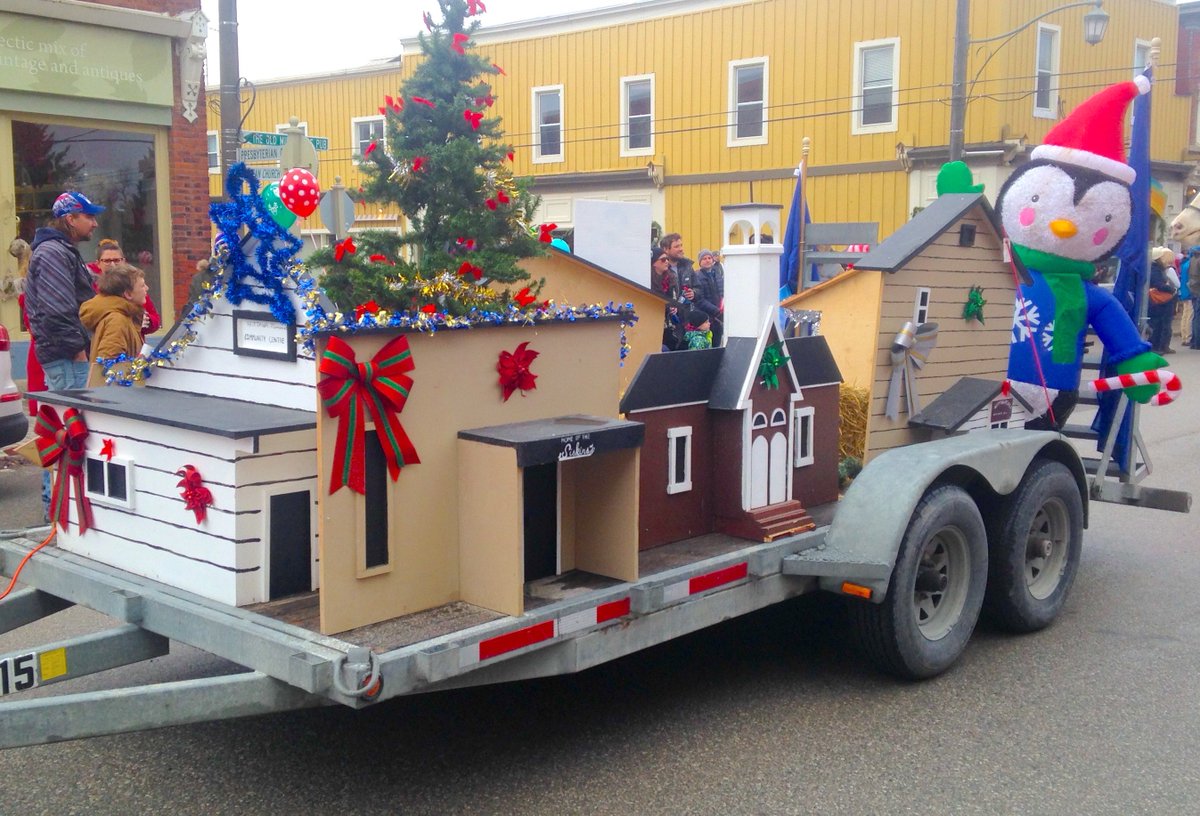 As #Santa heads back to the #NorthPole we're warming up <a href="/CreemoreKitchen/">Creemore Kitchen</a> &amp; turning our cheer into cheers @CreemoreSprings! #SantaClausParade