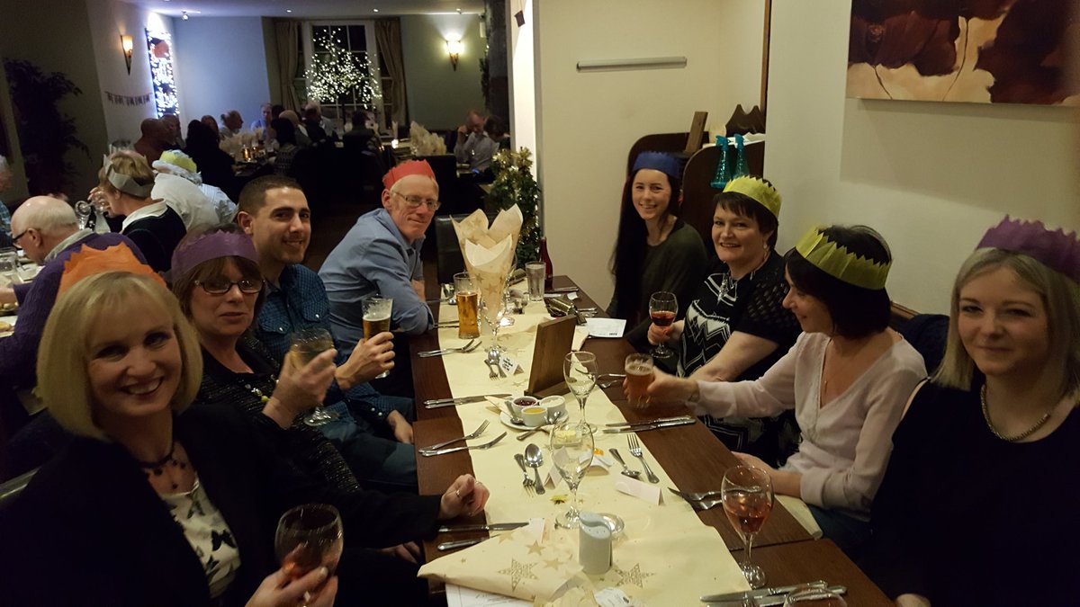 ellenwyncook's tweet photo. Parti dolig gwaith #hwyl#pritchardjoneslane #meddwi https://t.co/JTg9cr3BlV