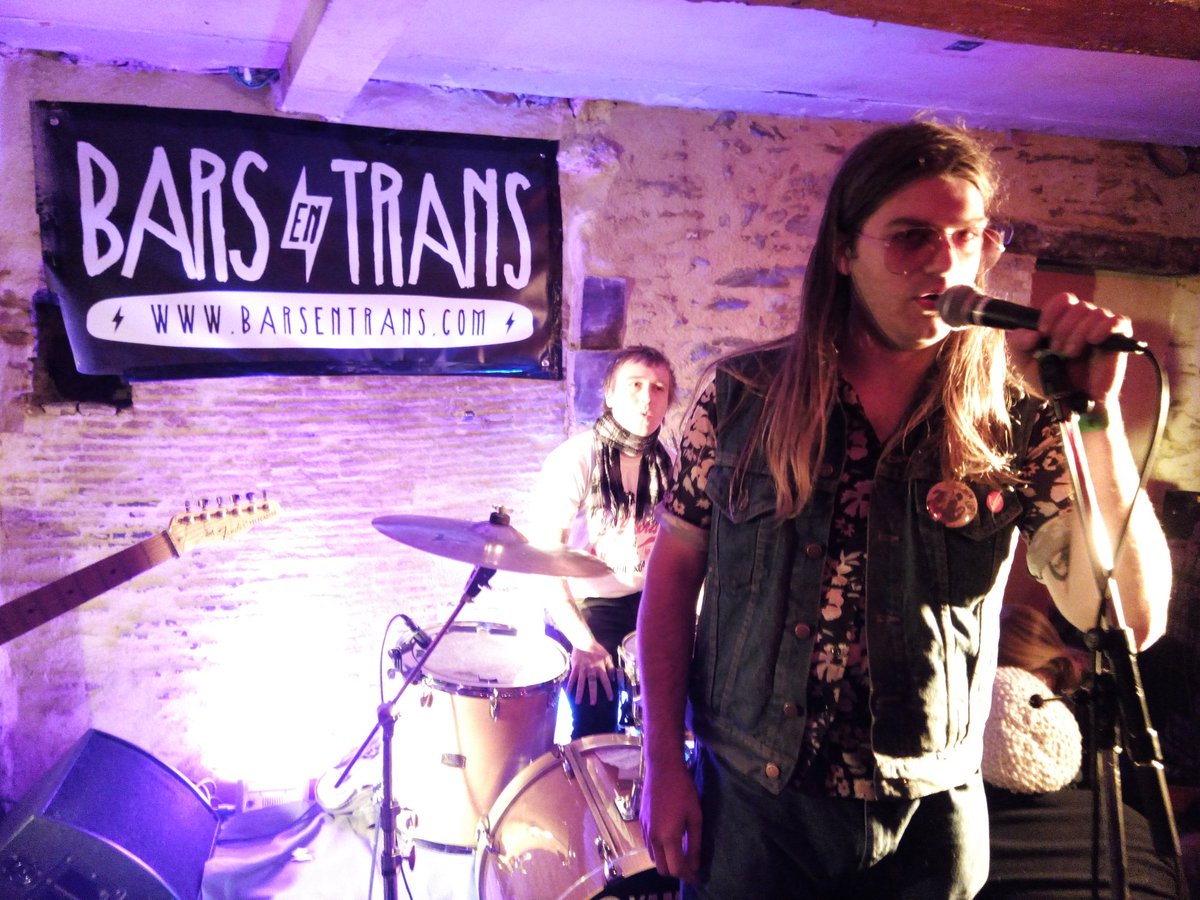 WorldZine_fr's tweet photo. Le groupe de rock New Yorkais, Cheena enflamme l'Artiste ! #barsentrans16 https://t.co/ZnabyYTNzz