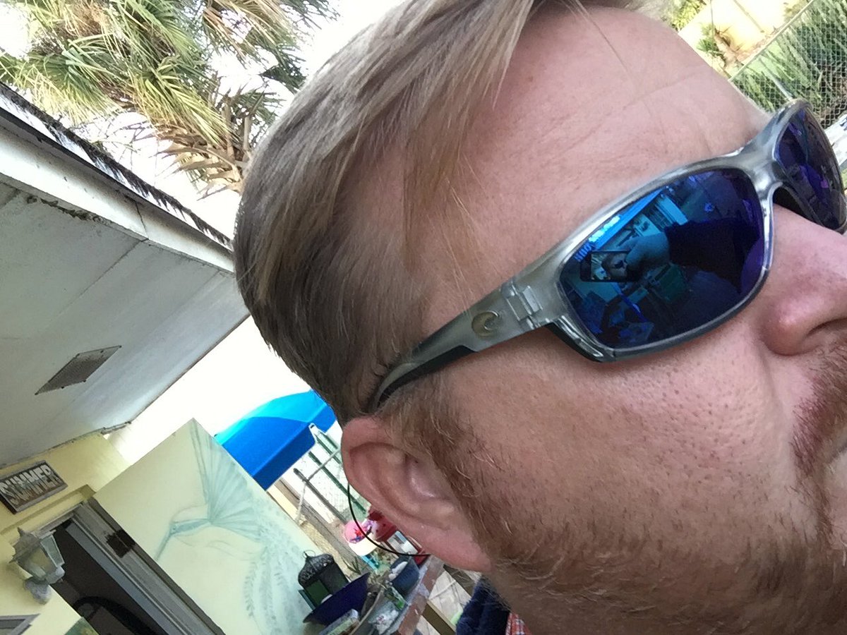 BQuellette's tweet photo. Costa Del Mar's are awesome. #costashades #bestglasses #glasslens #costa https://t.co/ZprxLxwgLf