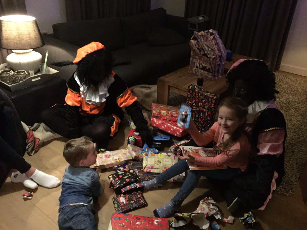 Gelukkig, ze zijn "gewoon" zwart.heerlijk sinterklaasfeest.🎉