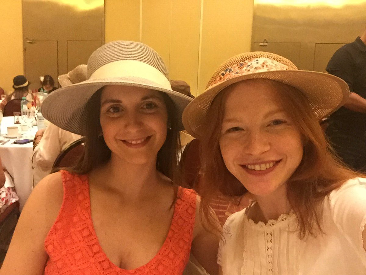 Ornellanitardi's tweet photo. #ElClubDelTe #FiestaDeLosSombreros compartiendo tarde de primas https://t.co/SyyAeRAv2s