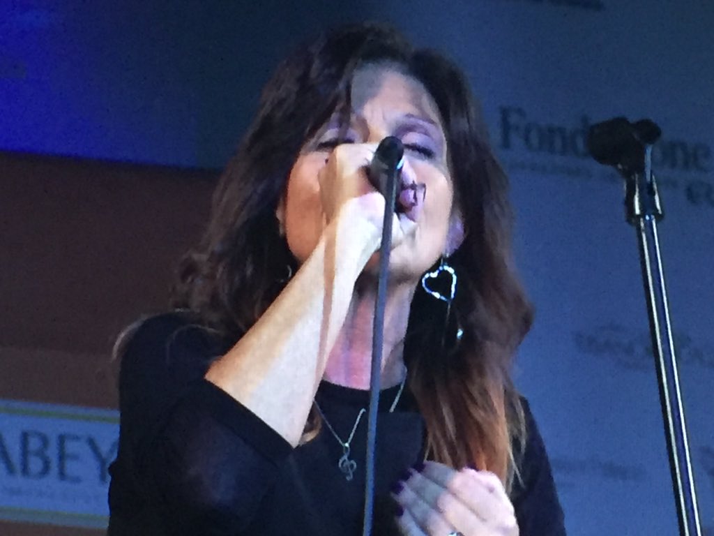 Cuffiedoro's tweet photo. A #cuffiedoro la musica e la comicità di Maxino e Elisa Bombacigno https://t.co/Aa65ZCCScj