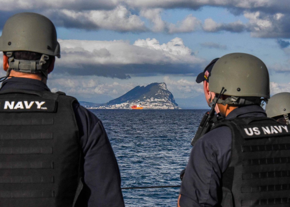 caratnos's tweet image. Members of #USSMahan stand watch as the ship transits the strait of #Gibraltar, Nov. 29, 2016.