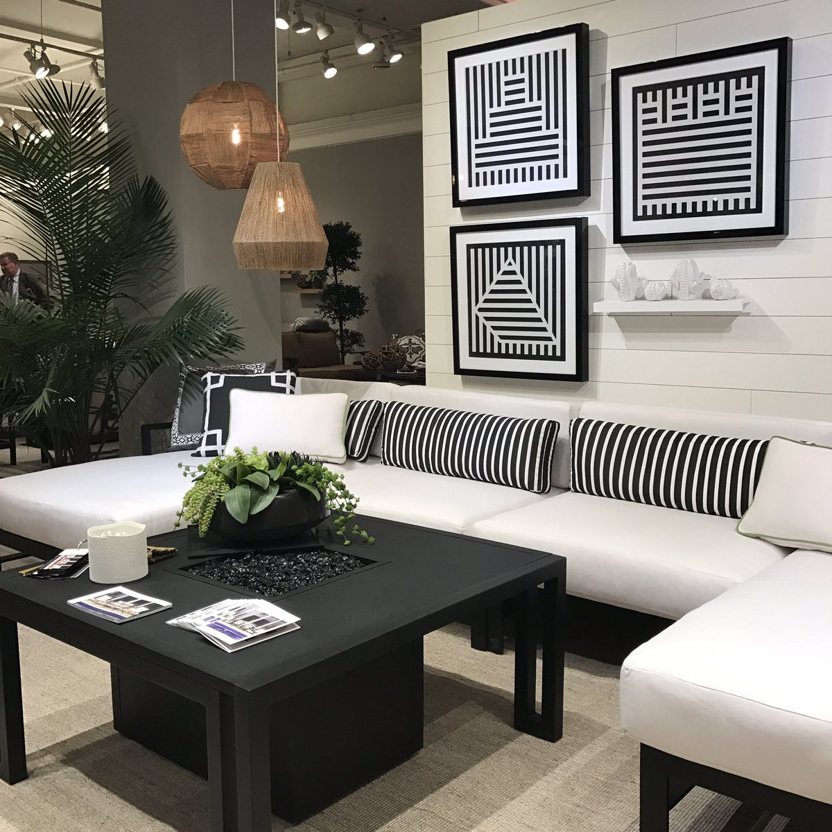 timelessartwork's tweet photo. When it comes to #GeoDesigns. Ask your #InteriorDesigner what works best for you. https://t.co/QUuJVj2rvr https://t.co/C838mHTACb