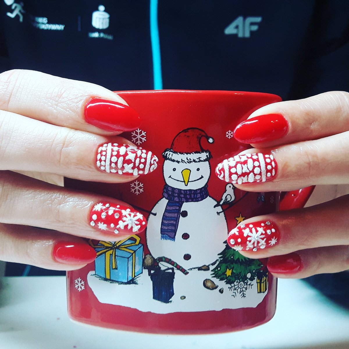 BaskaKosinska's tweet photo. #christmas #christmasnailart #nailart #semilac #OPIgelcolor #robinmosesnailart https://t.co/r3guGl5kAl