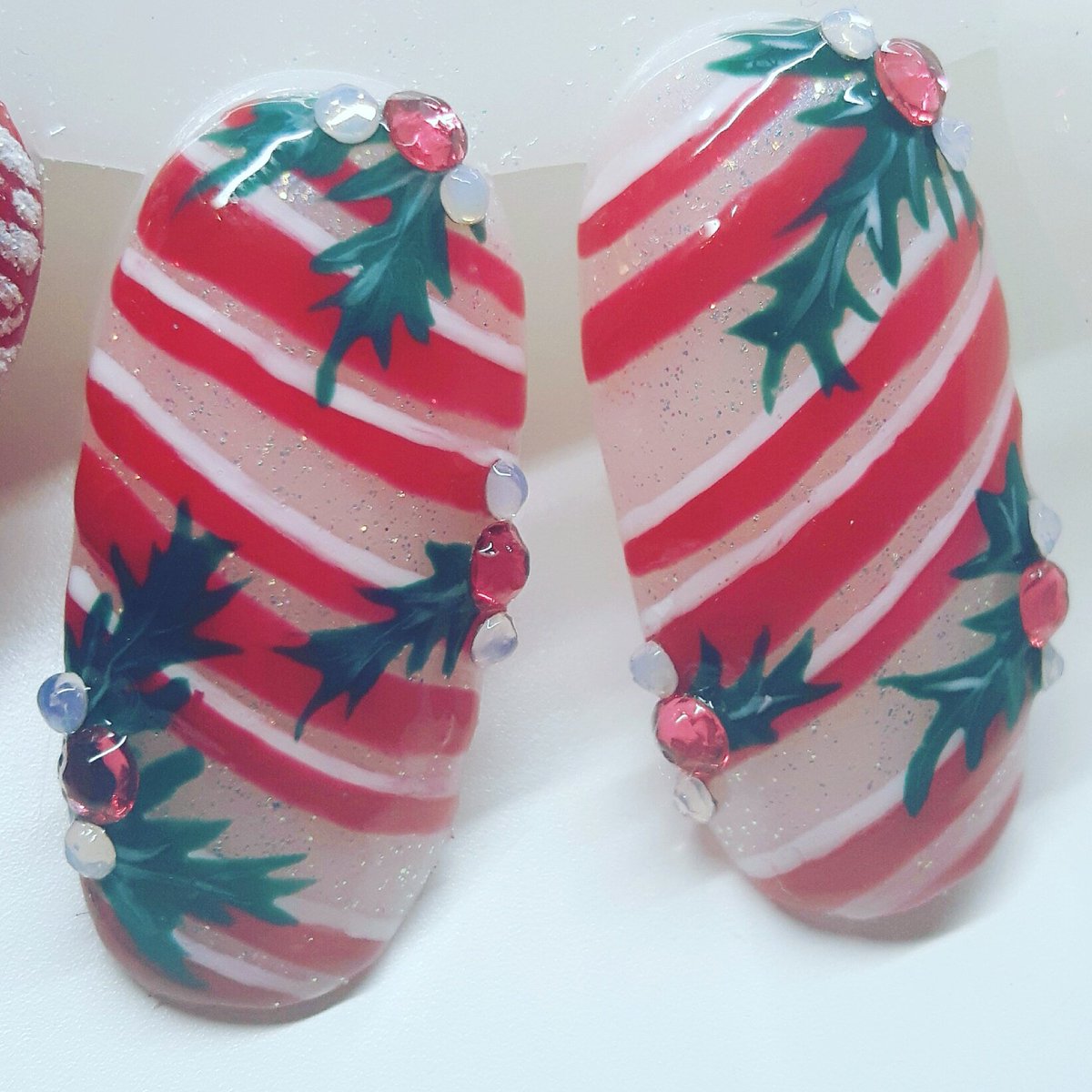 BaskaKosinska's tweet photo. #winternailart #nailart #christmasnailart #semilac #gelpolish #robinmosesnailart https://t.co/xc95EgxZoq